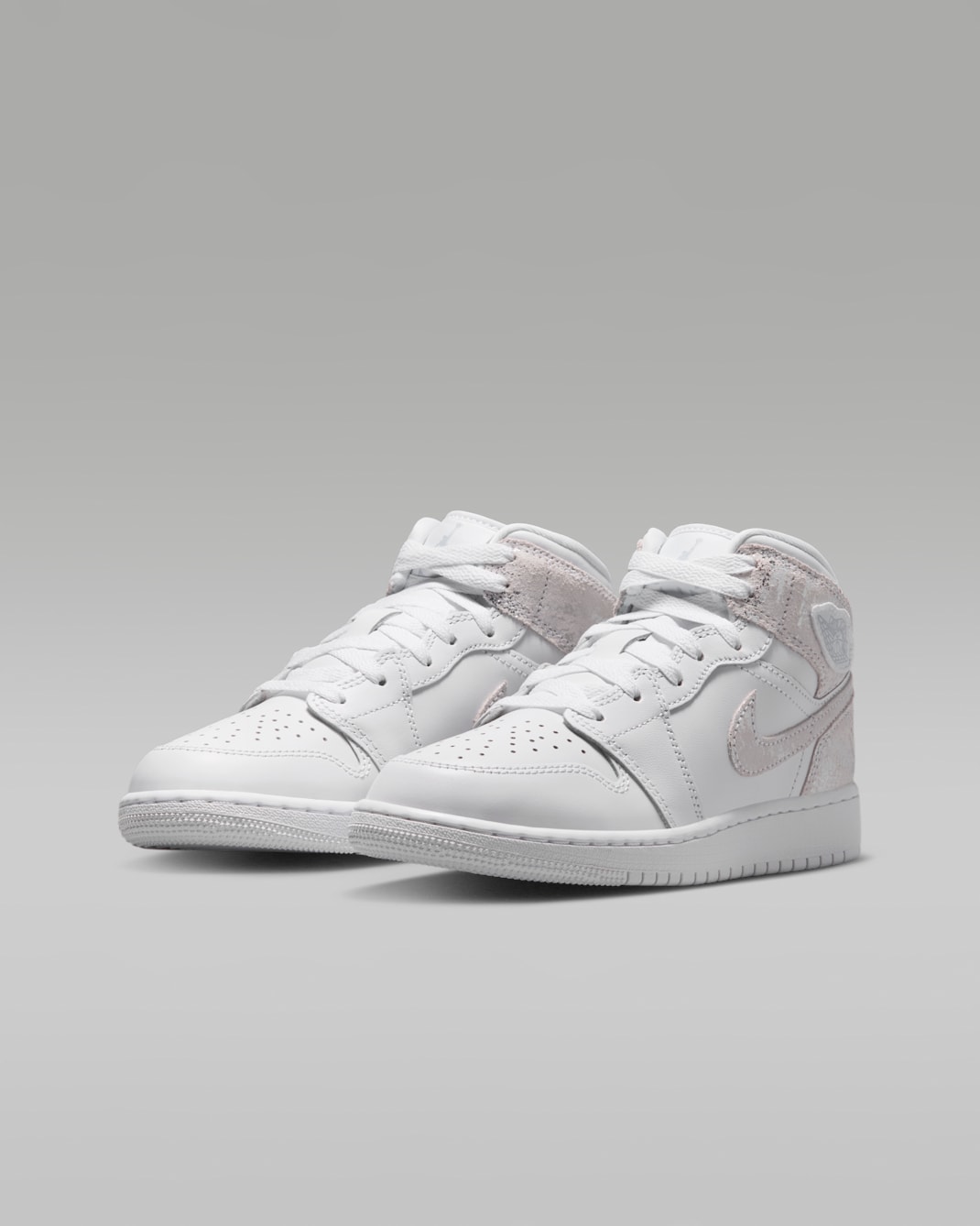 Air Jordan 1 Mid SE Big Kids' Shoes