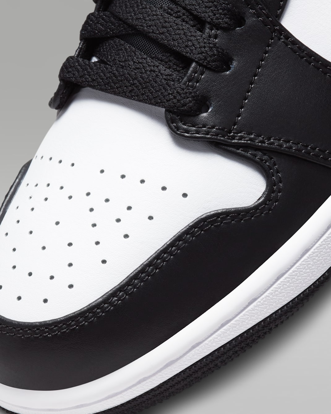 Air Jordan 1 Low view 4