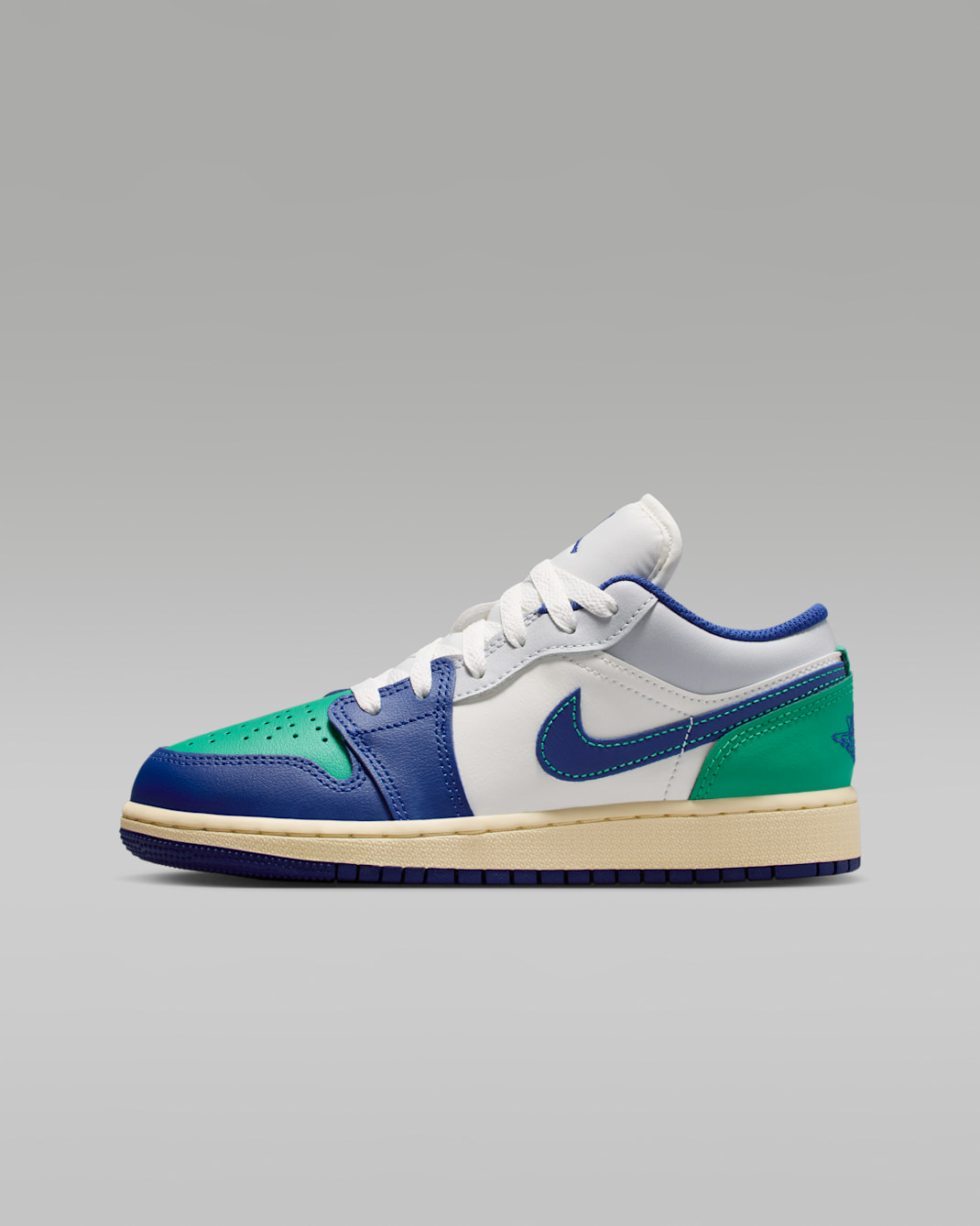 Tenis para niños grandes Air Jordan 1 Low - Vela/Verde estadio/Gris neutro/Azul royal intenso