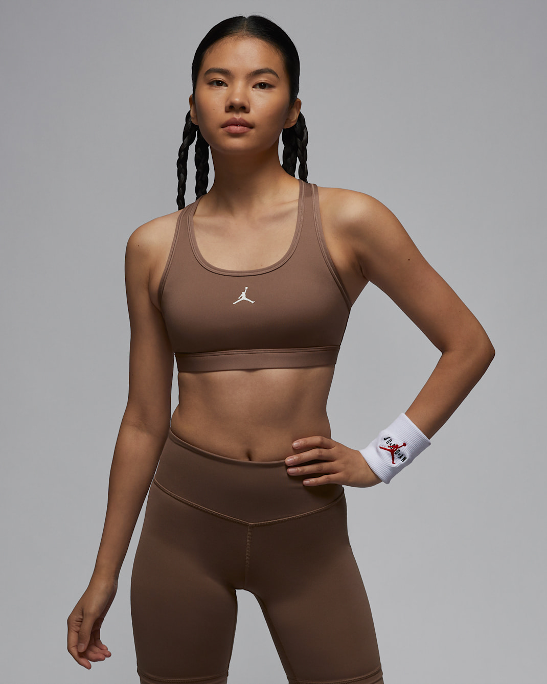 Jordan Sport 女款中度支撐型襯墊 Jumpman 運動內衣 - Archaeo Brown/白色
