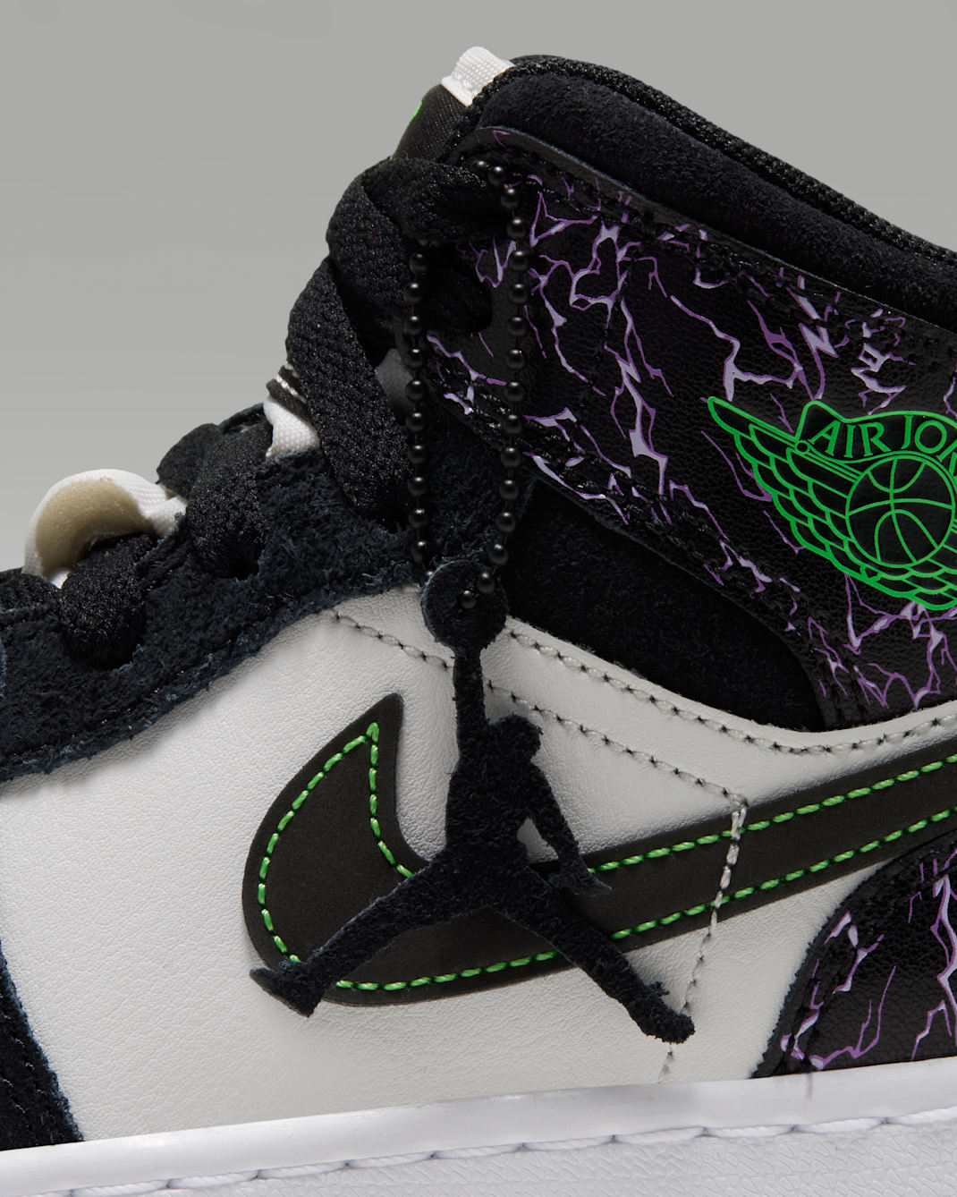 Air Jordan 1 Mid SE Big Kids' Shoes