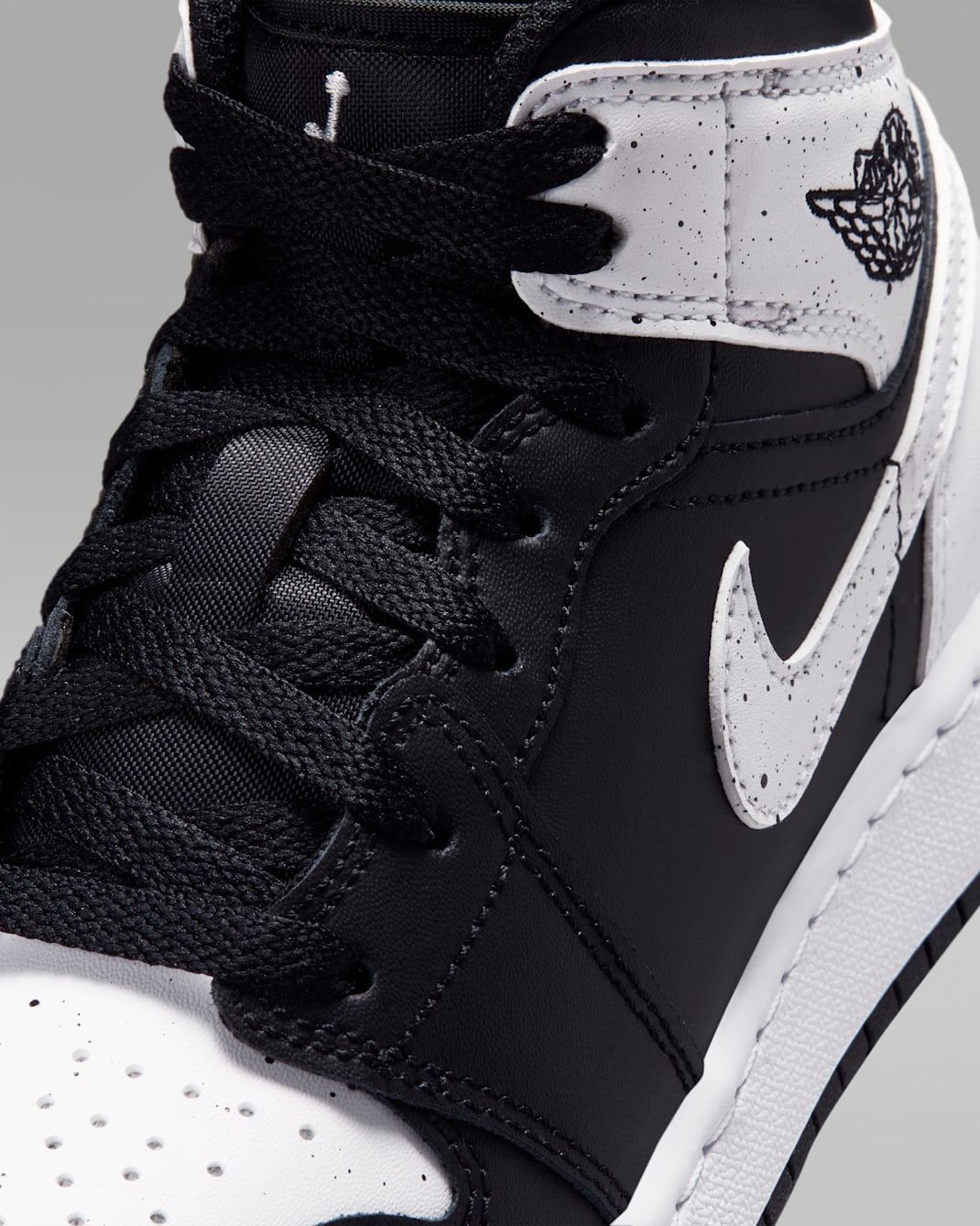 Air Jordan 1 Mid Big Kids' Shoes
