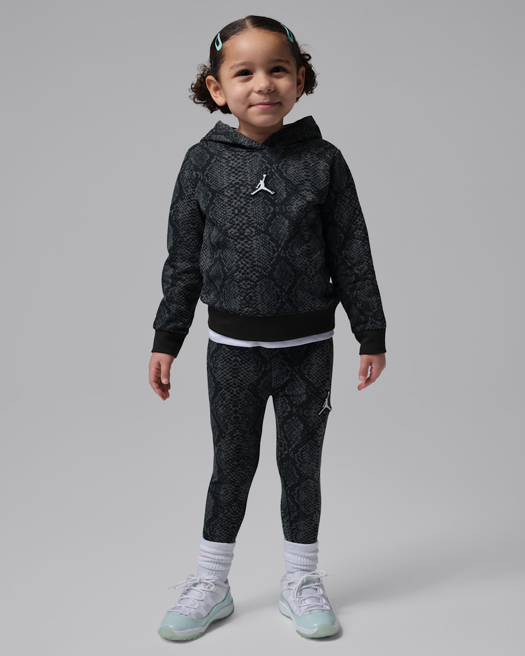 Conjunto de leggings y sudadera con gorro sin cierre tipo piel de serpiente infantil Jordan Essentials - Negro