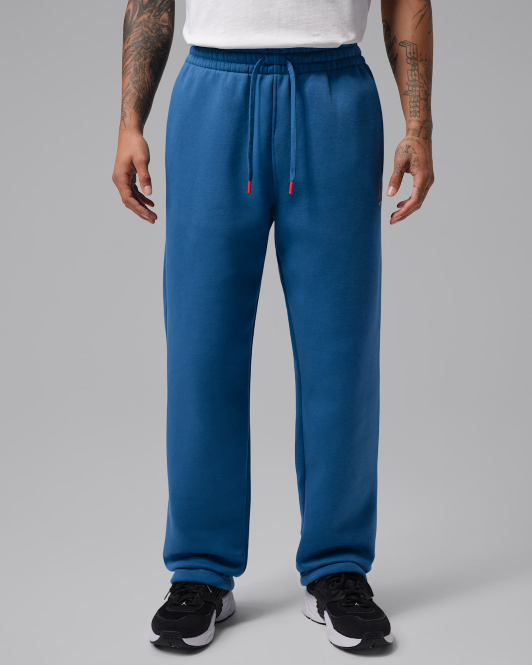 Pantalon à ourlet ouvert en tissu Statement Fleece Jordan Brooklyn pour homme - True Blue/University Red
