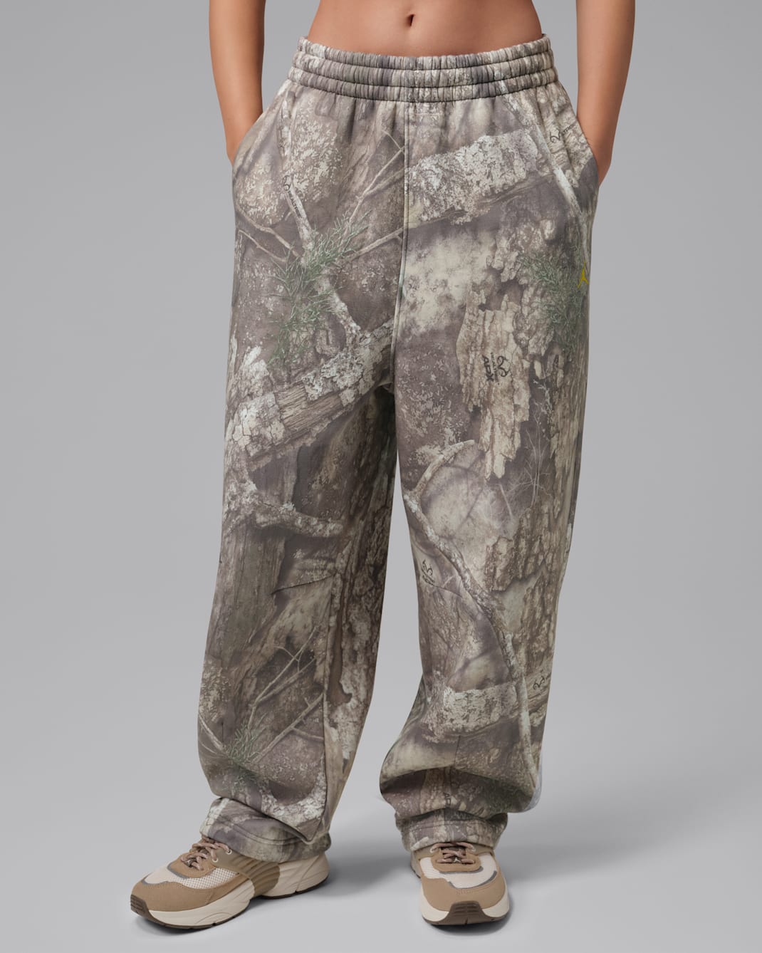 Jordan Brooklyn Fleece Women's Relaxed Wide Leg Realtree Pants - White/Bright Citron