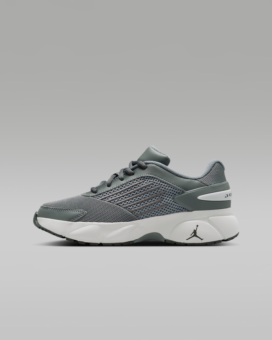 Jordan Trunner Flow cipő nagyobb gyerekeknek - Smoke Grey/Dark Smoke Grey/Iron Grey/Photon Dust