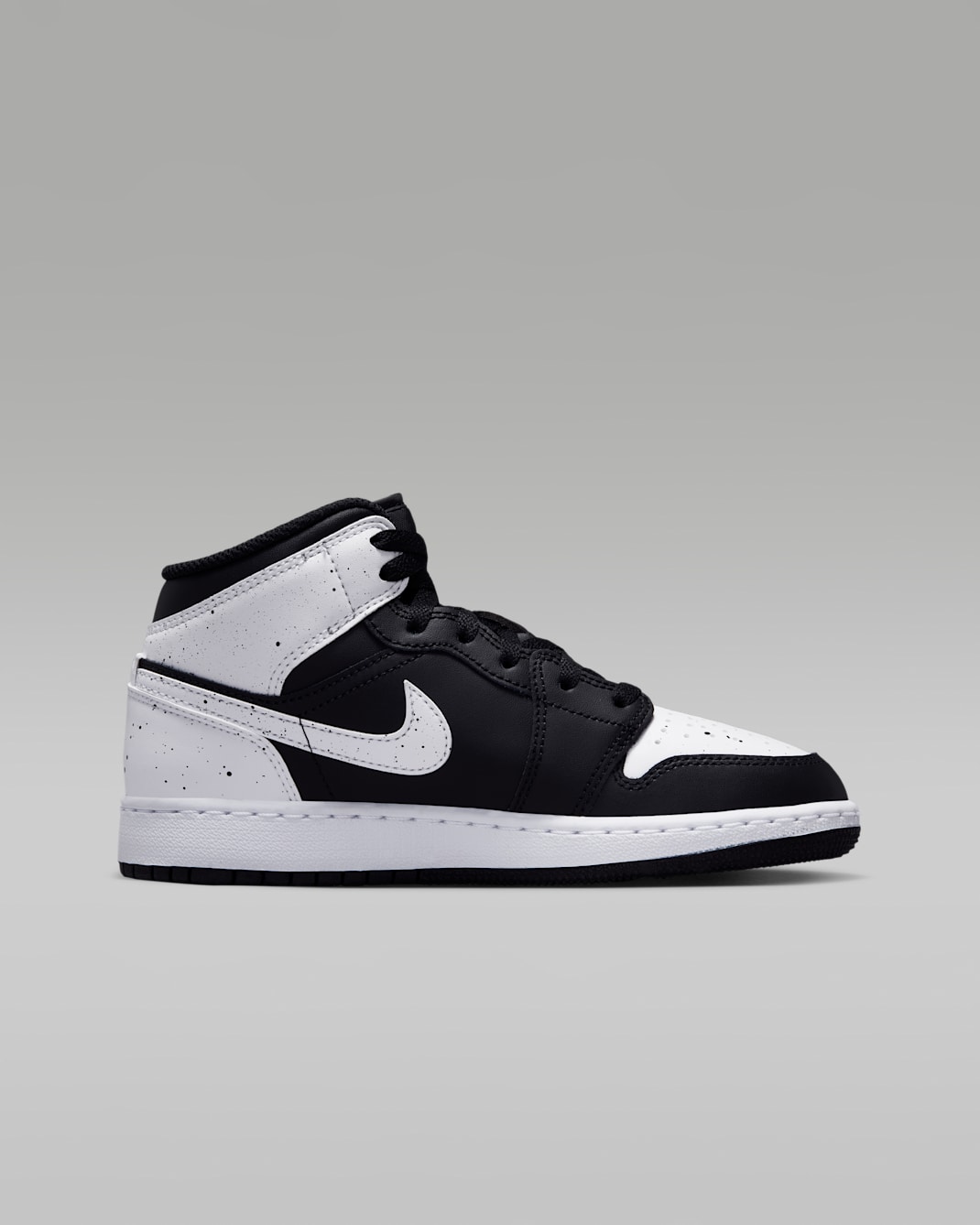 Air Jordan 1 Mid Big Kids' Shoes