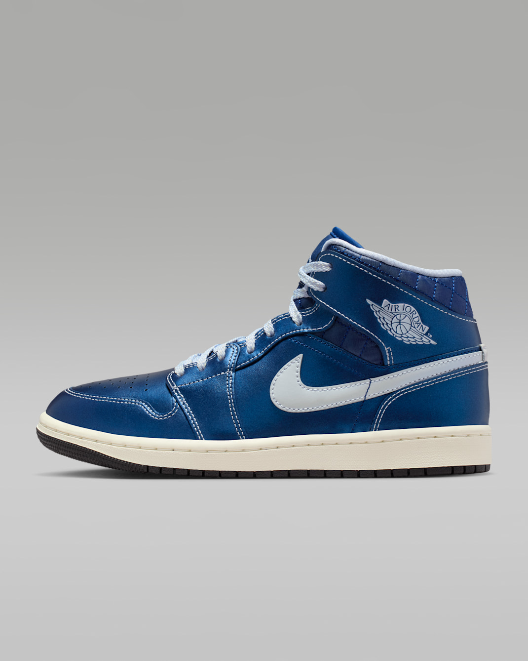 Tenis para mujer Air Jordan 1 Mid SE - Negro/Leche de coco/Lava cálido/Fantasma