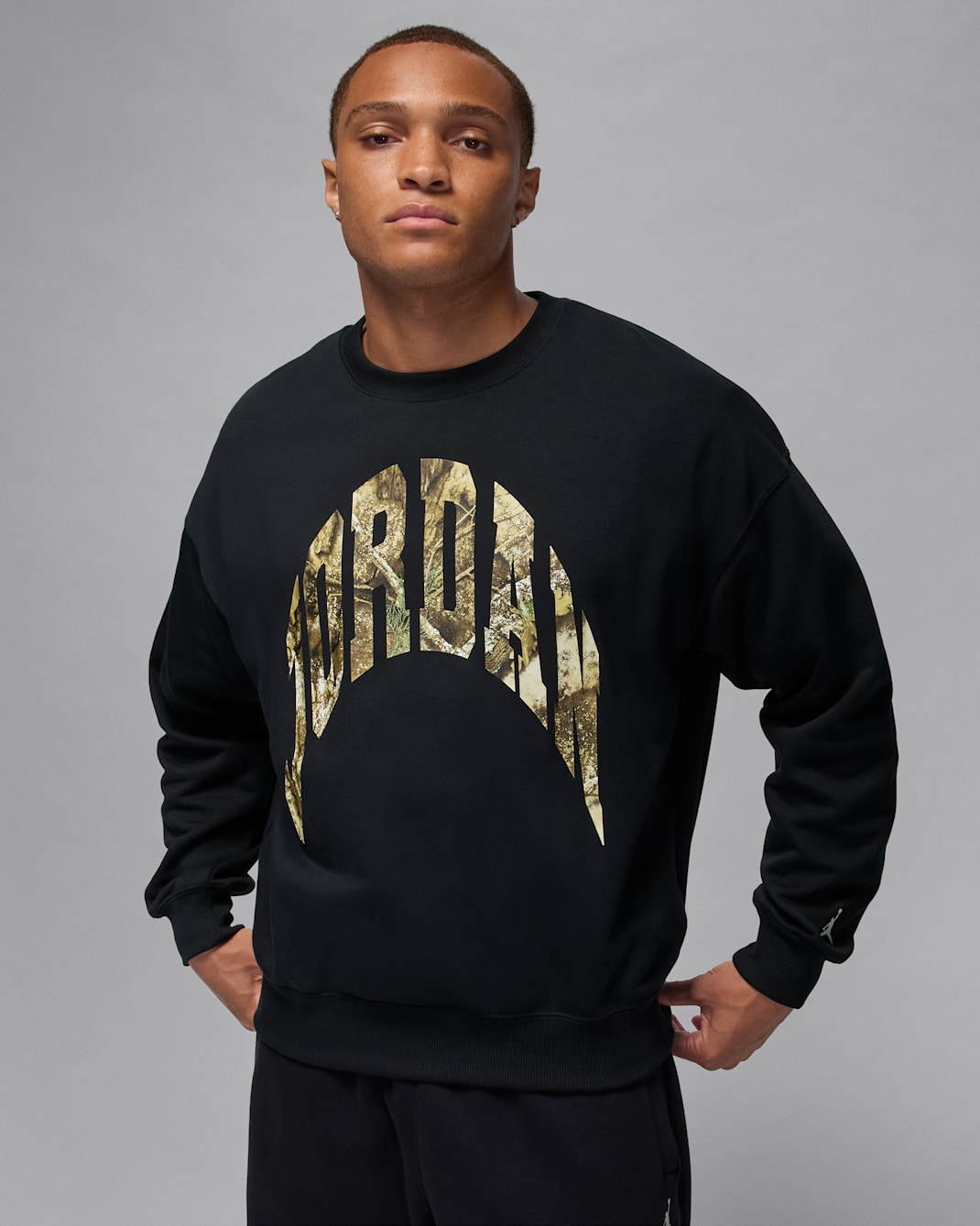 Sudadera sin cierre de cuello redondo de French Terry para hombre Realtree Jordan Brooklyn - Negro/Vela