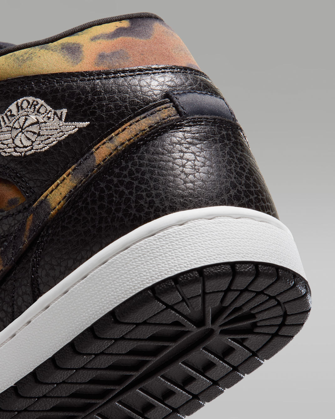 Air Jordan 1 Mid SE Women's Shoes