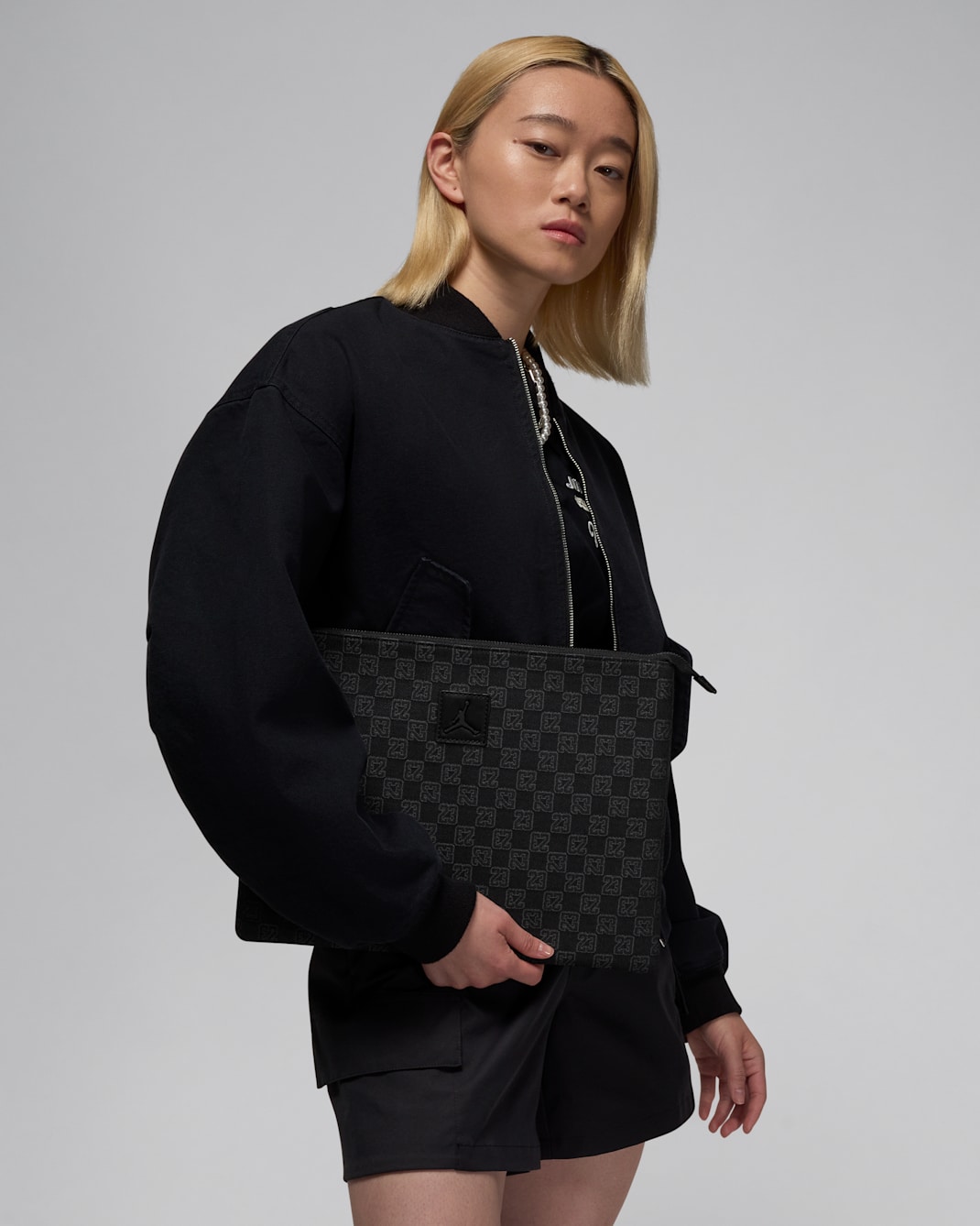 Jordan Monogram Pouch (0.98L) - Black