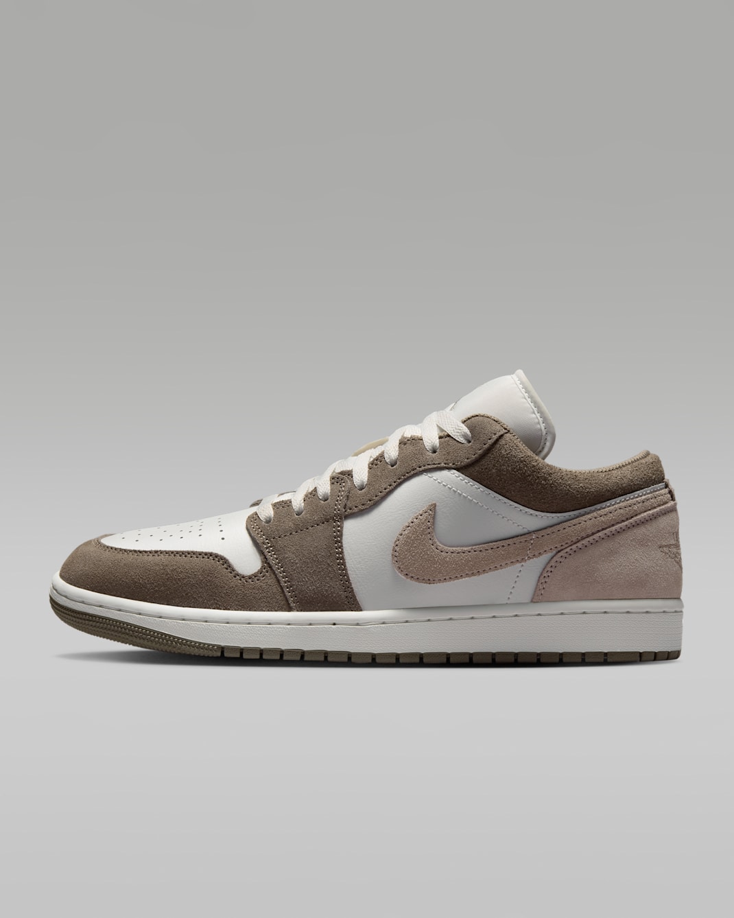 エア ジョーダン 1 LOW メンズシューズ - オリーブグレー/サミットホワイト/ペールアイボリー/エニグマストーン