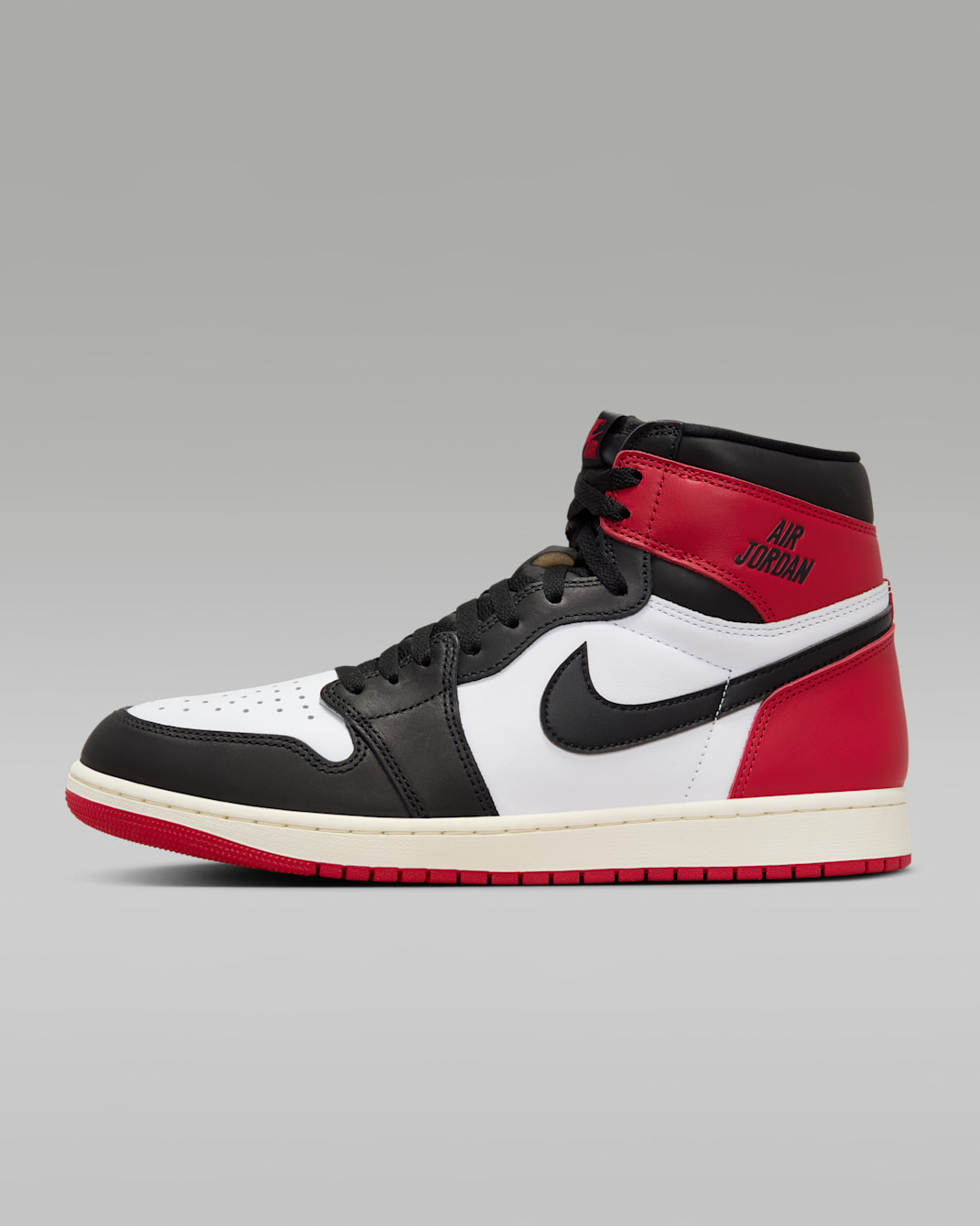 Tenis para hombre Air Jordan 1 Retro High OG "Black Toe" - Blanco/Rojo universitario/Vela/Negro