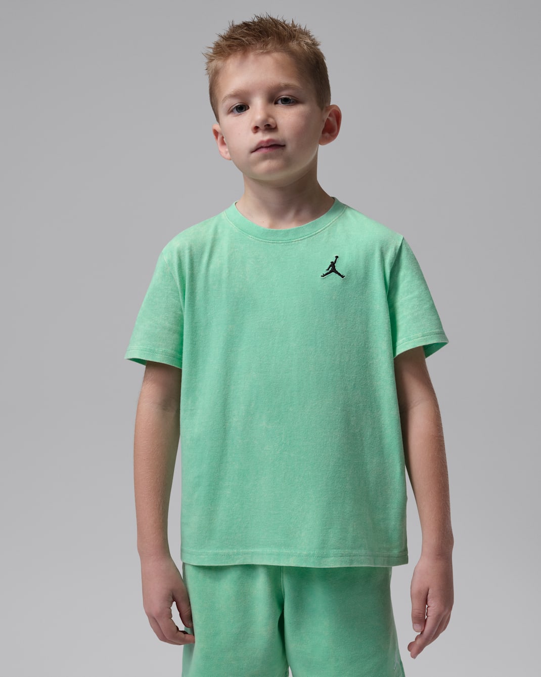 Playera Air bordada con lavado ácido para niños talla pequeña Jordan - Verde resplandor