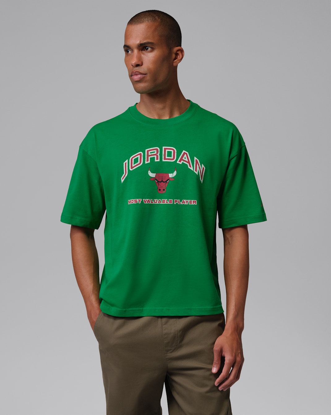 Jordan Flight Essentials T-skjorte med firkantet passform og grafisk dekor til herre - Lucky Green/University Red