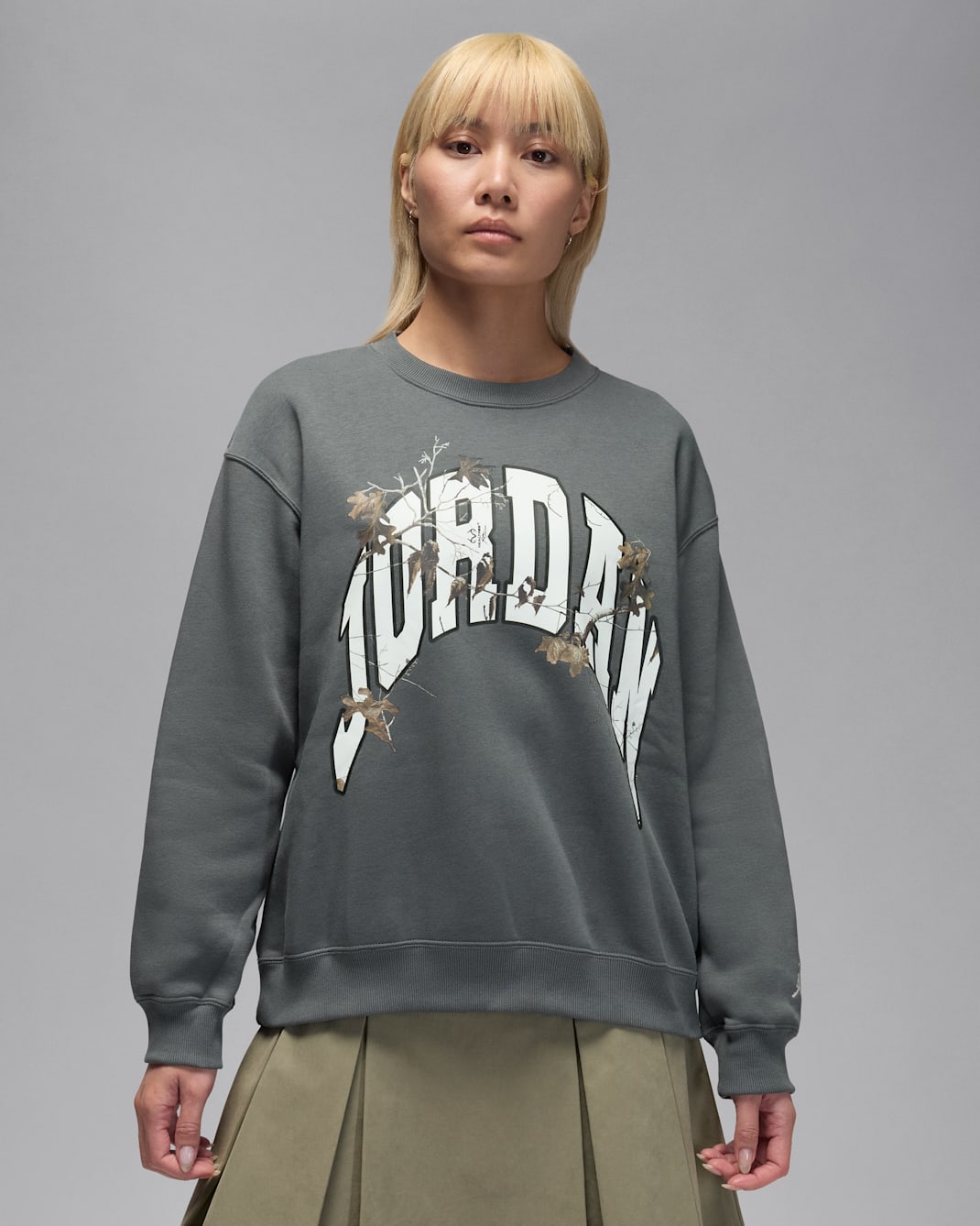 Jordan Brooklyn Fleece Women's Realtree Crew-Neck Sweatshirt - Iron Grey/Sail