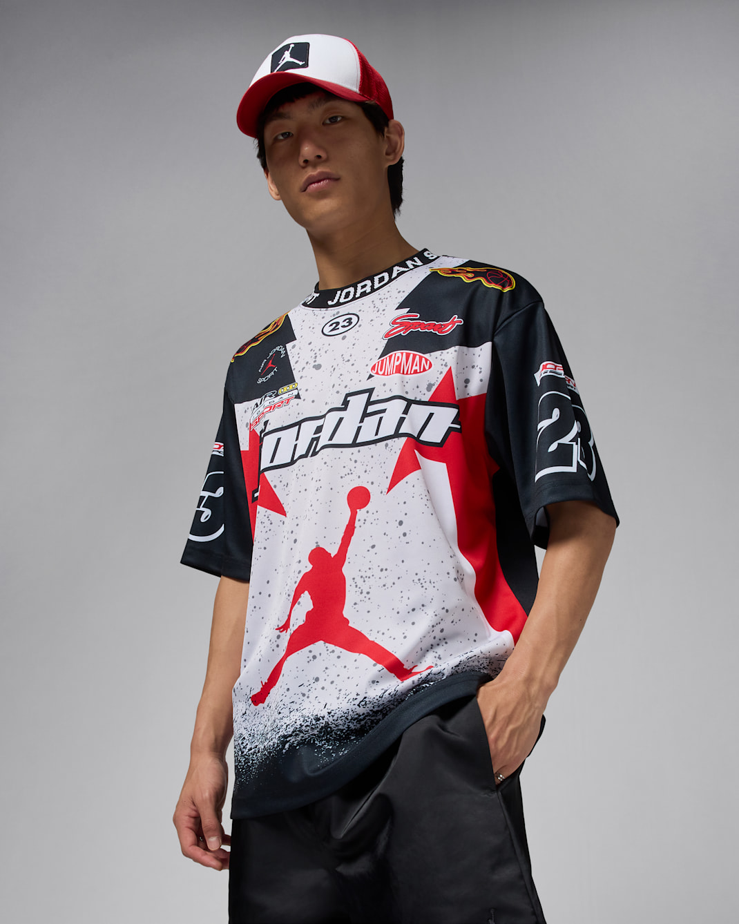 Playera de manga corta para hombre Jordan Essentials - Gris neutro/Negro/Rojo pasión