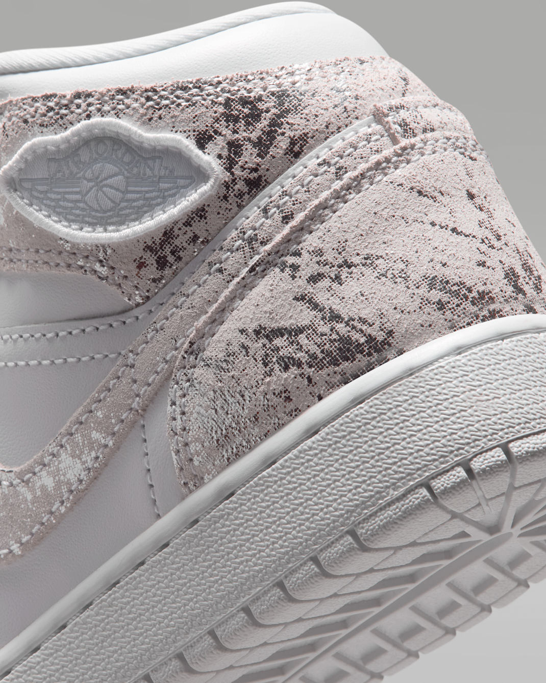 Air Jordan 1 Mid SE Big Kids' Shoes