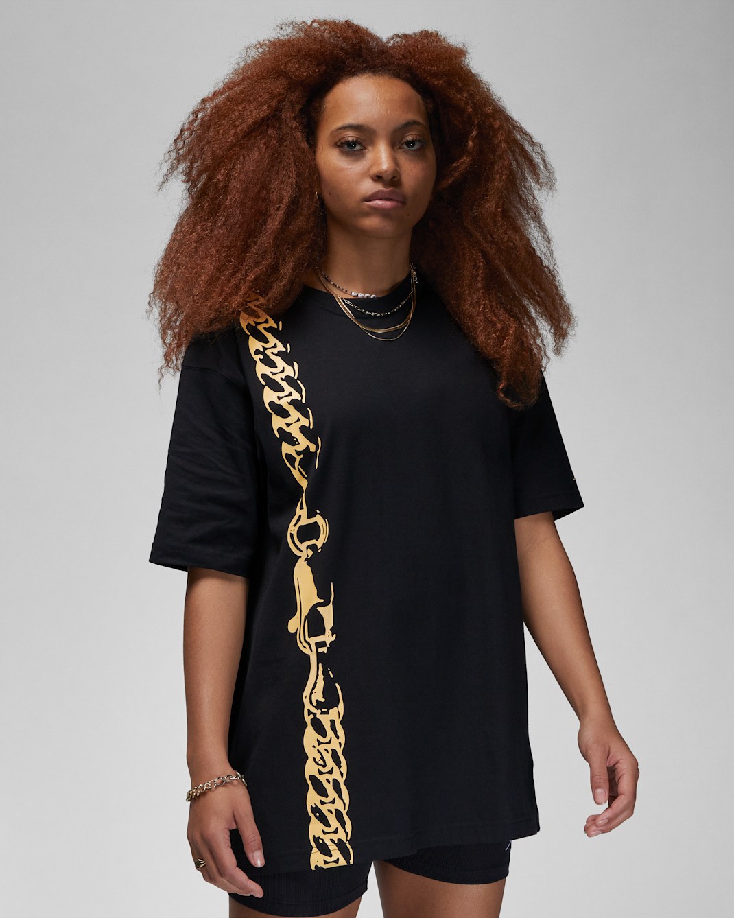 Jordan 女款寬版圖樣 T 恤 - 黑色