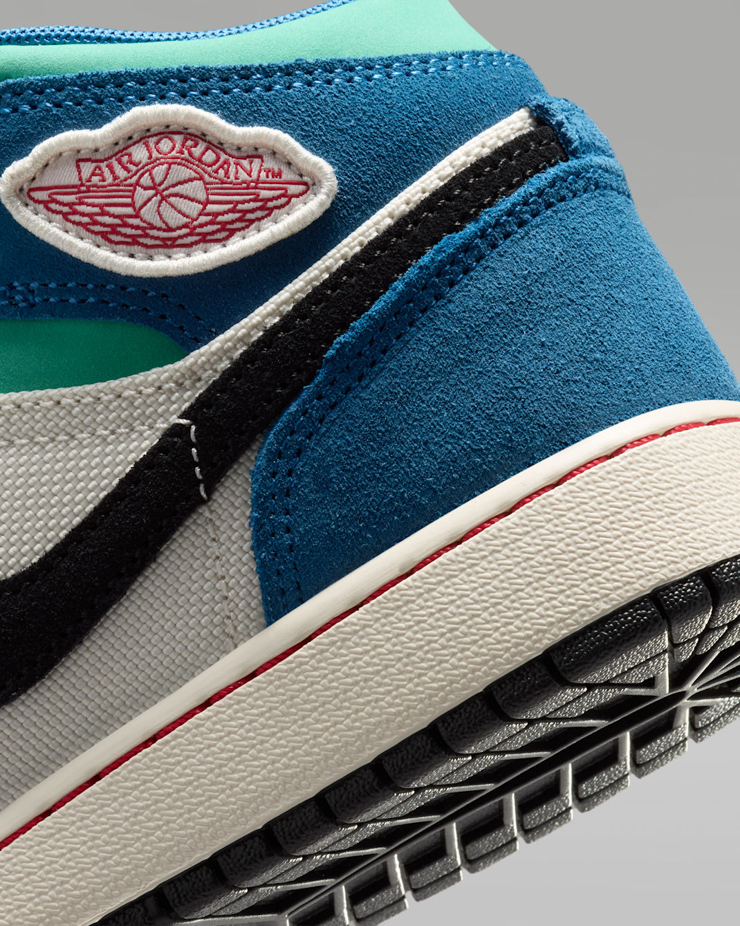 Air Jordan 1 Mid SE Big Kids' Shoes