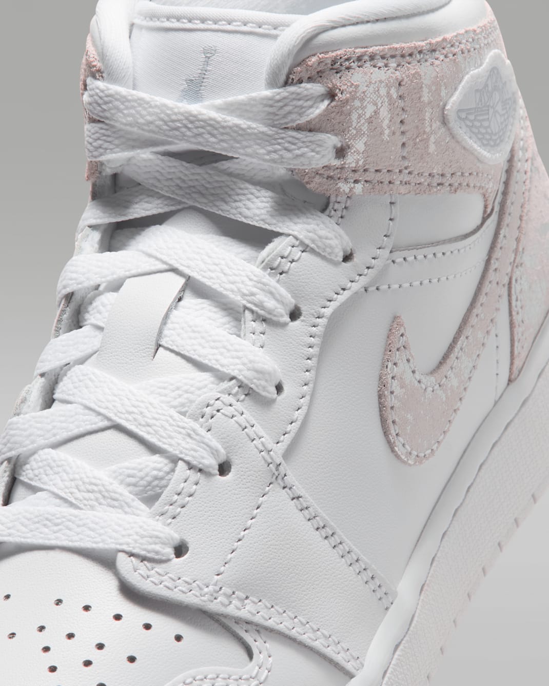 Air Jordan 1 Mid SE Big Kids' Shoes