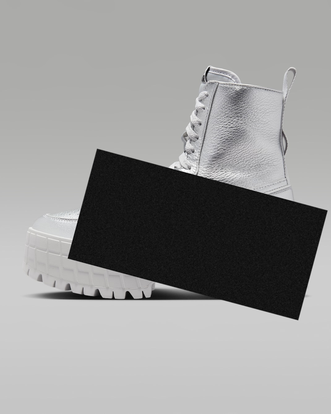 エア ジョーダン 1 ブルックリン ウィメンズブーツ - メタリックシルバー/メタリックシルバー/ニュートラルグレー