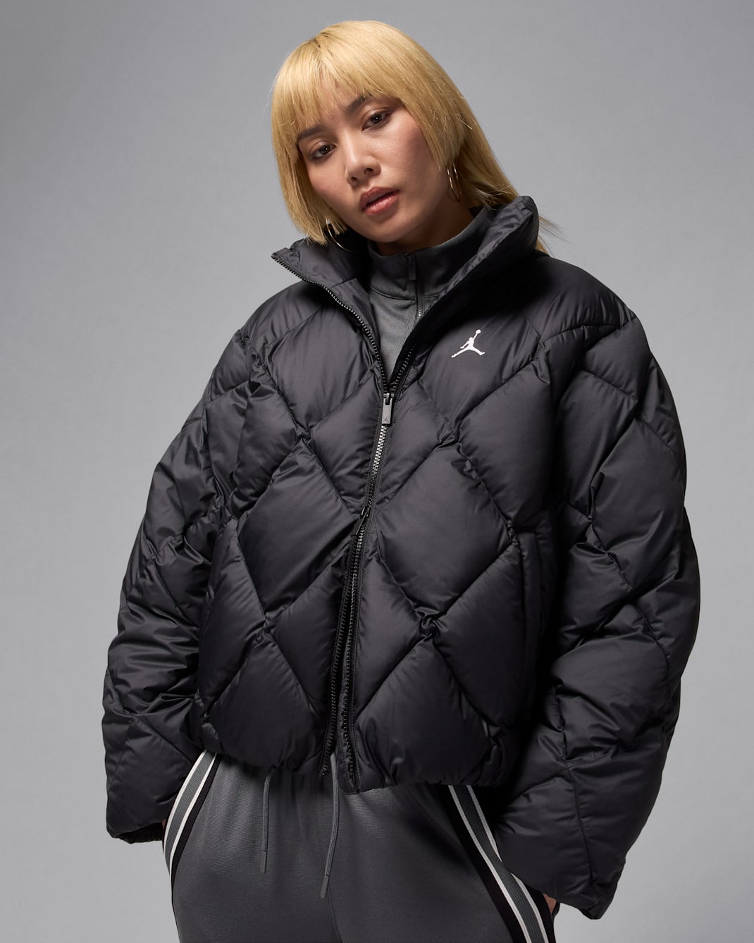 Jordan Brooklyn Jaqueta de plomes embuatada - Dona - Negre/Blanc