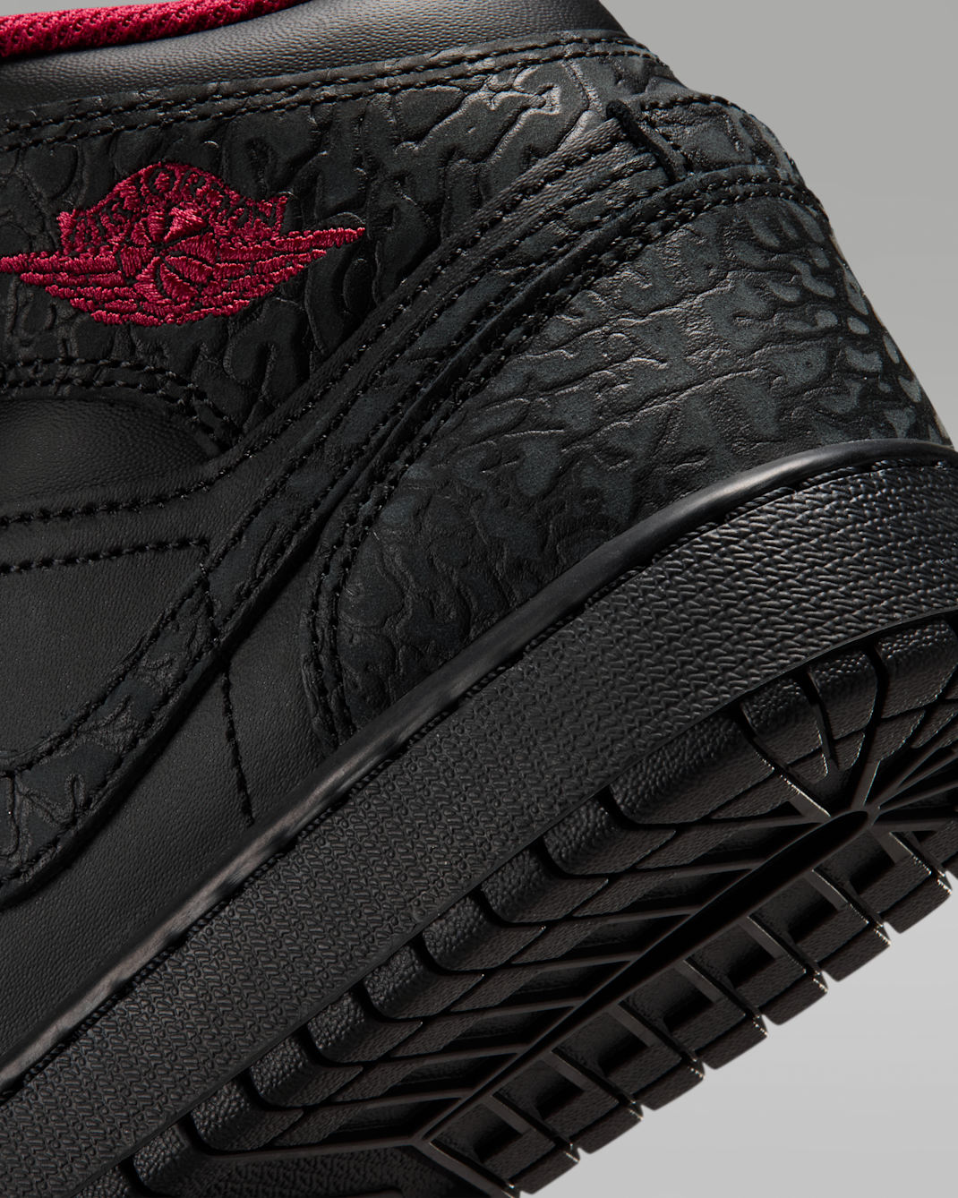 Air Jordan 1 Mid SE Big Kids' Shoes