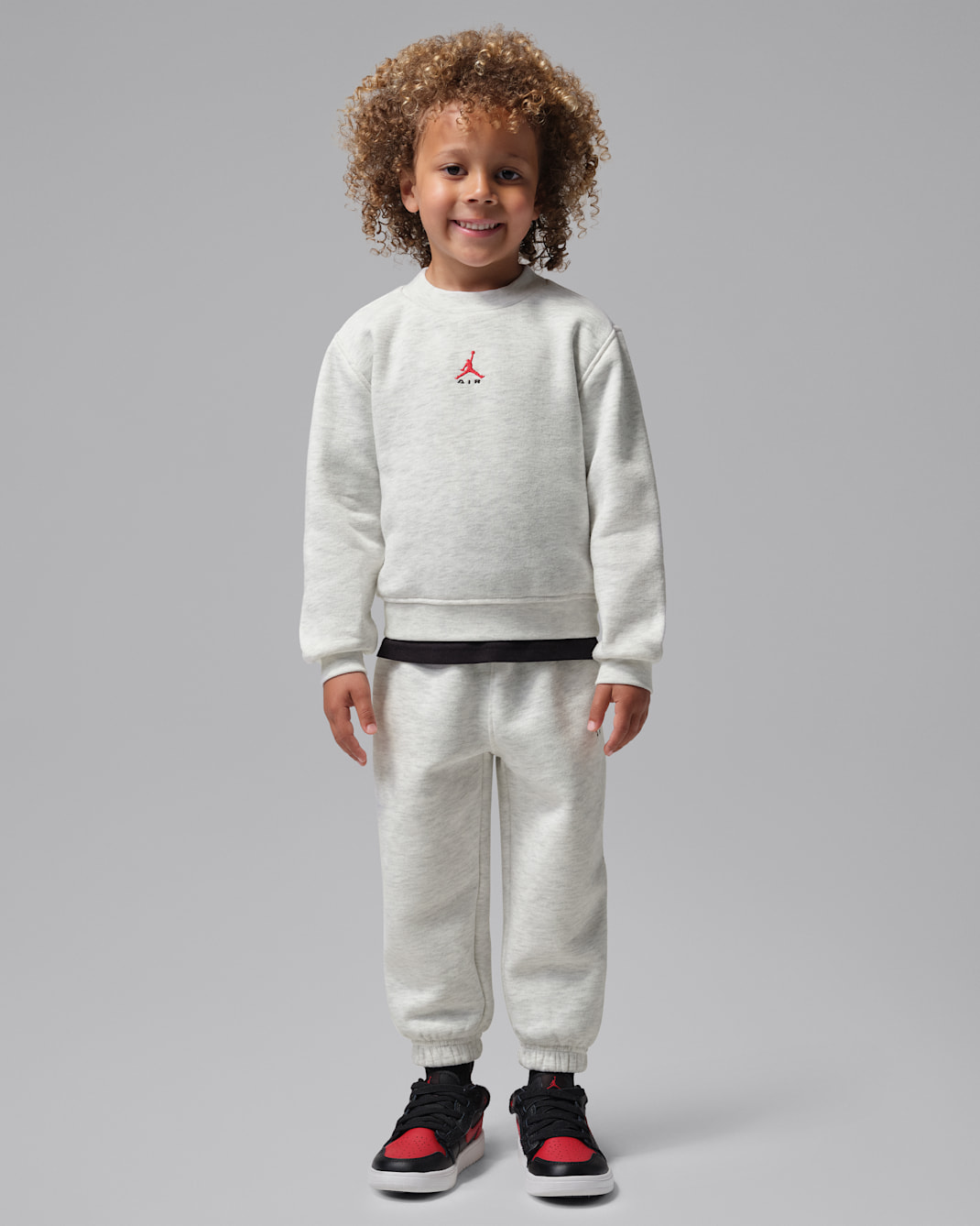 Conjunto de 2 piezas con sudadera de cuello redondo infantil Jordan Brooklyn Fleece - Gris neutro jaspeado