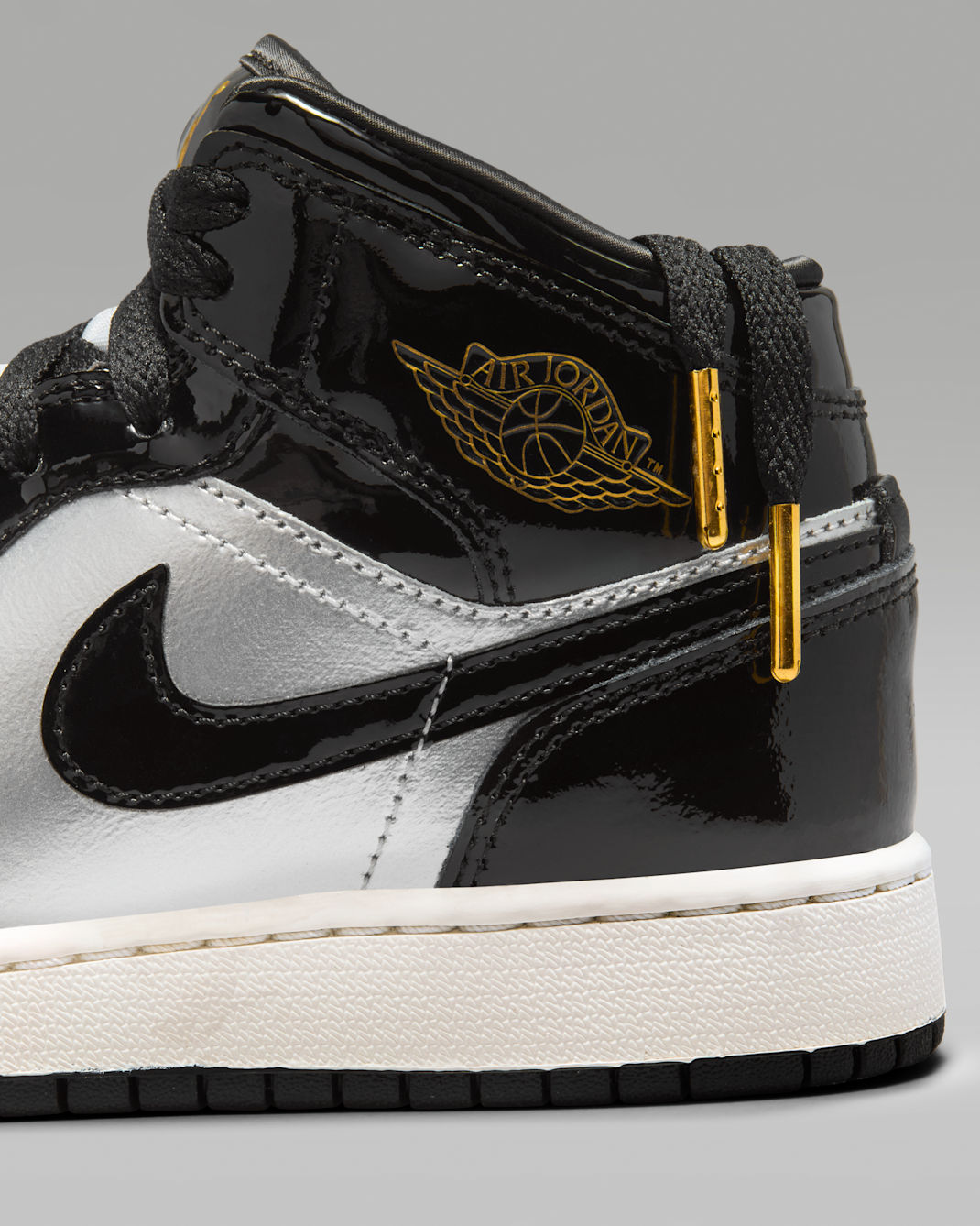 Air Jordan 1 Mid SE Big Kids' Shoes