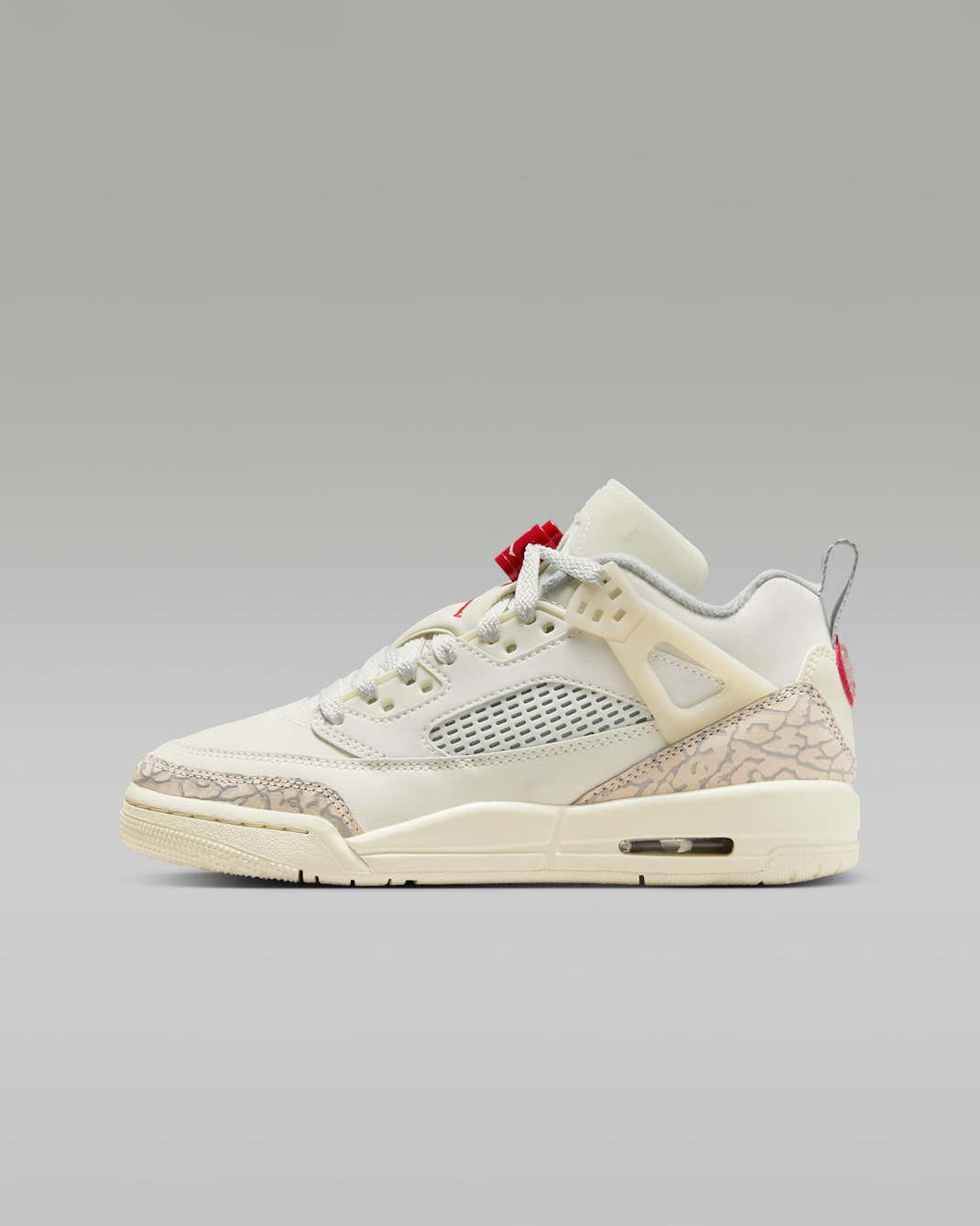 Jordan Spizike Low-sko til større børn - Sail/Coconut Milk/Sandstone/University Red