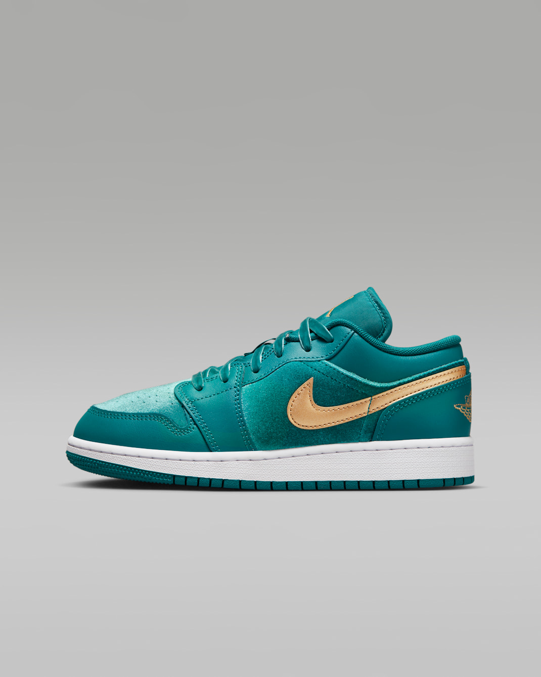 Air Jordan 1 Low SE Older Kids' Shoes - Geode Teal/Metallic Gold