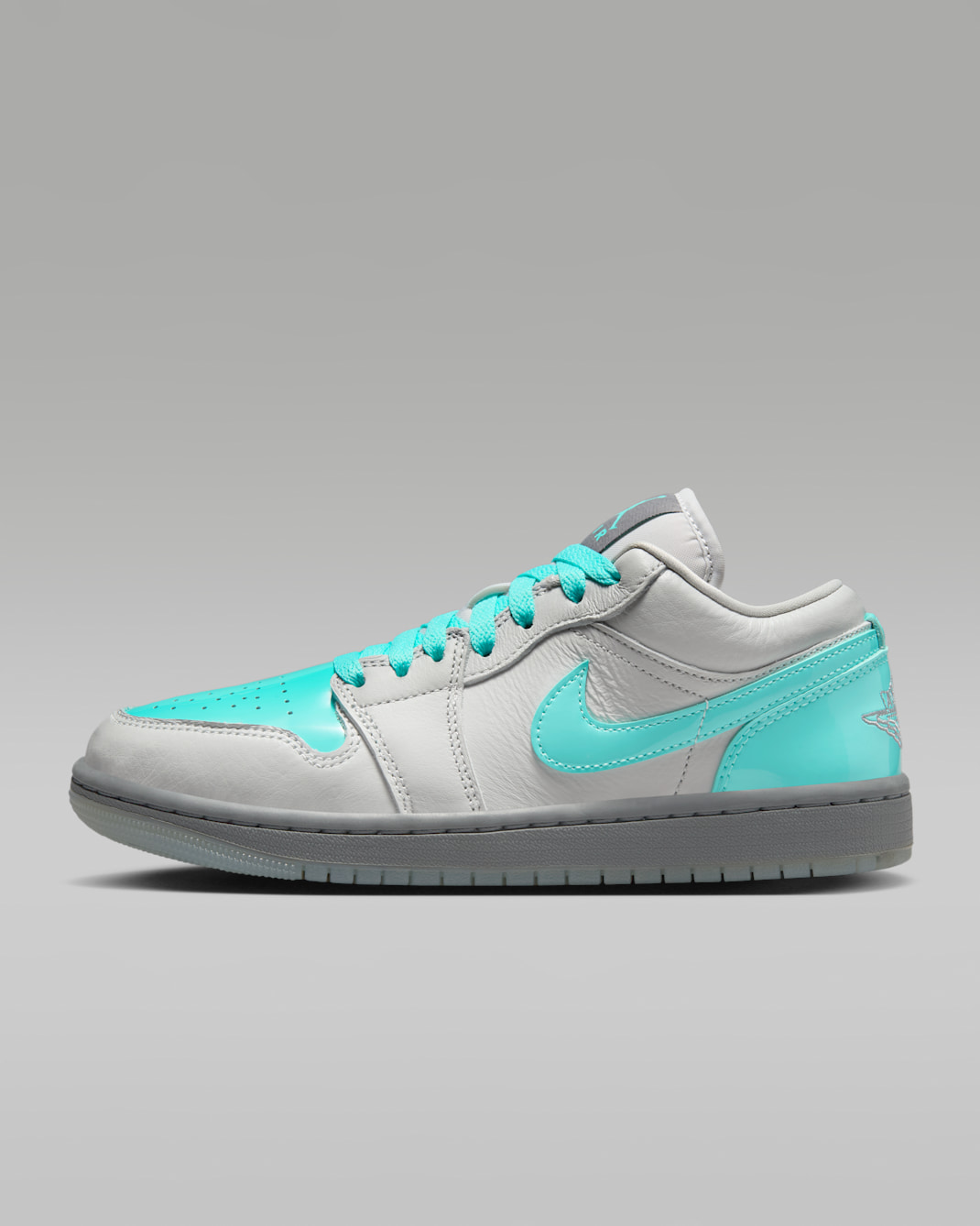 Air Jordan 1 Low SE Tenis para mujer - Polvo fotón/Gris humo/Azul glacial/Verde aurora