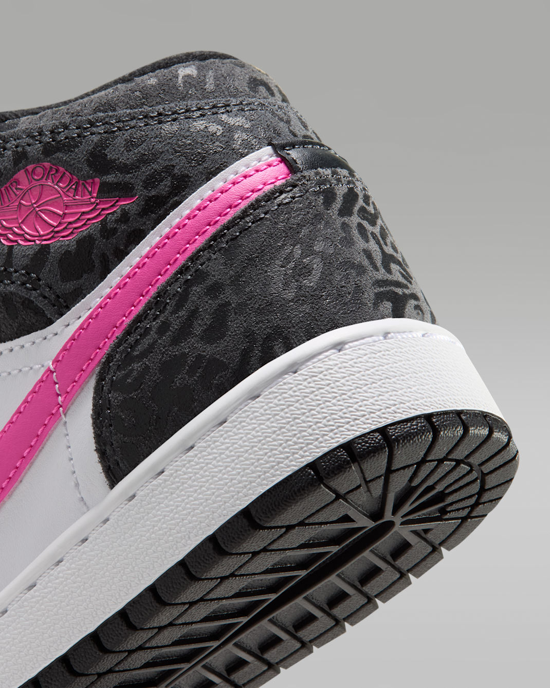 Air Jordan 1 Mid SE Big Kids' Shoes