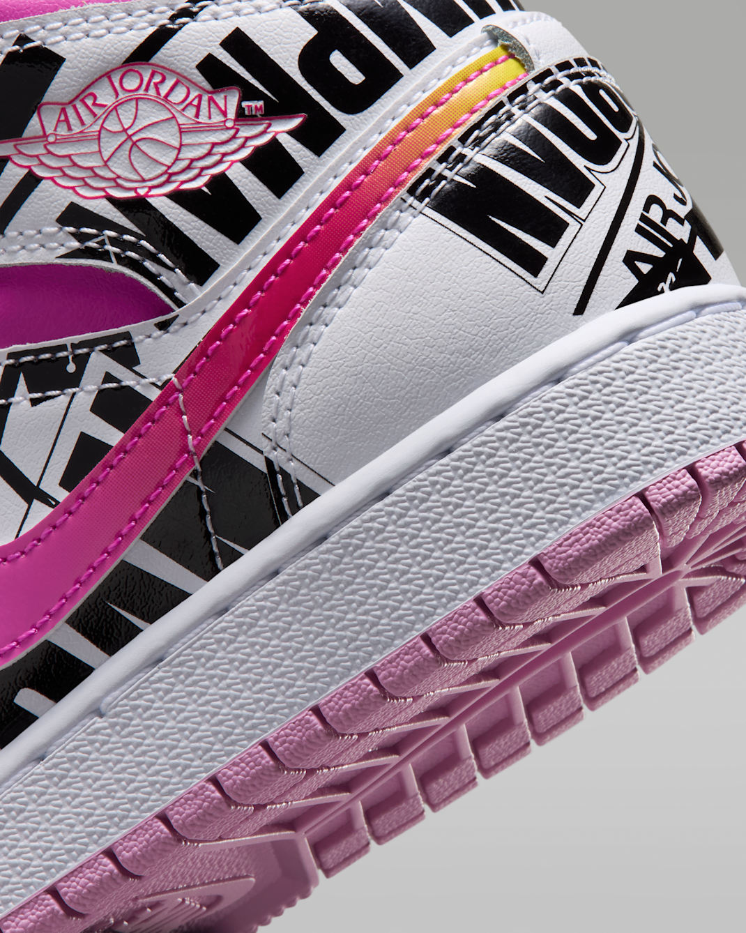 Air Jordan 1 Mid Big Kids' Shoes