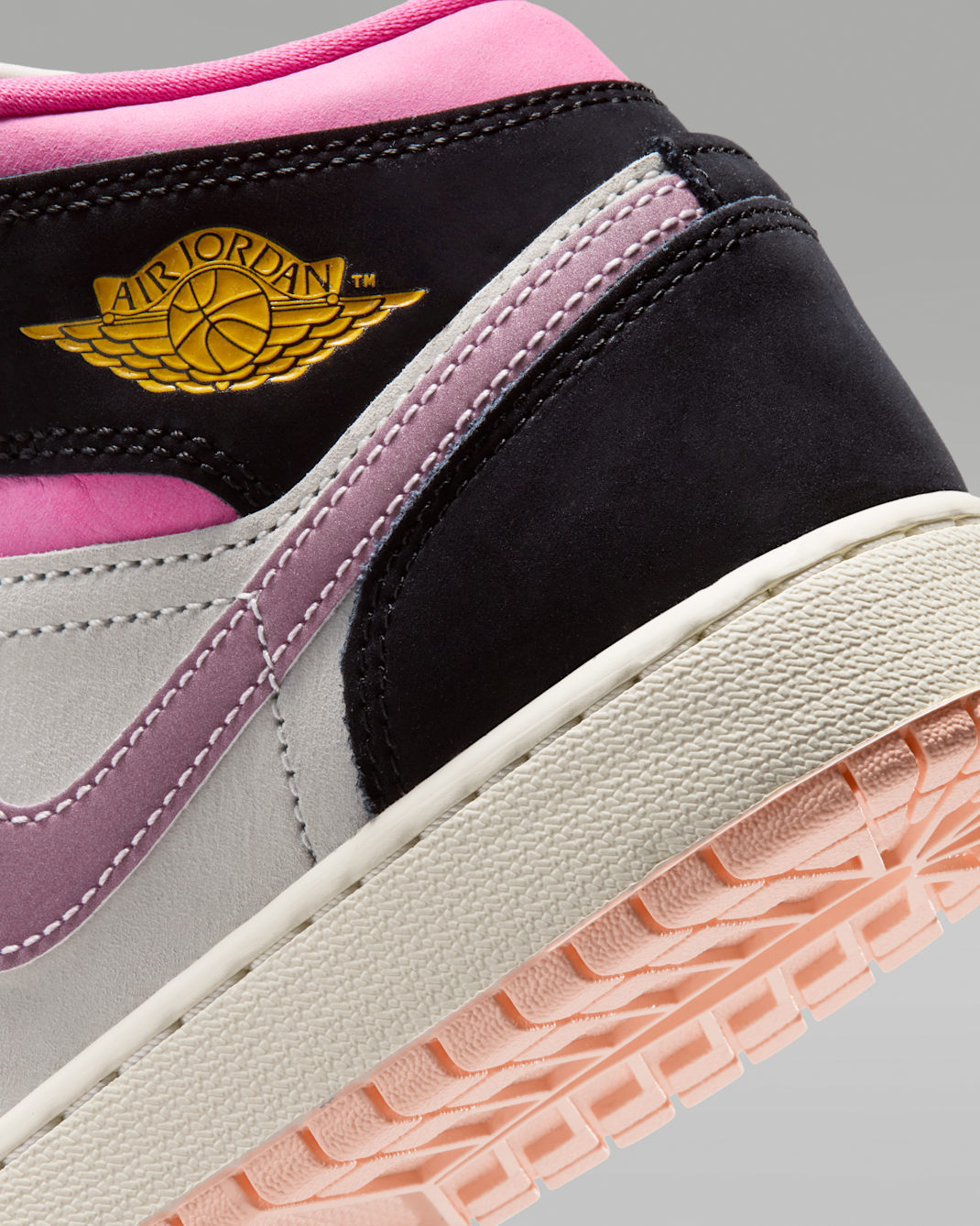 Air Jordan 1 Mid SE Big Kids' Shoes