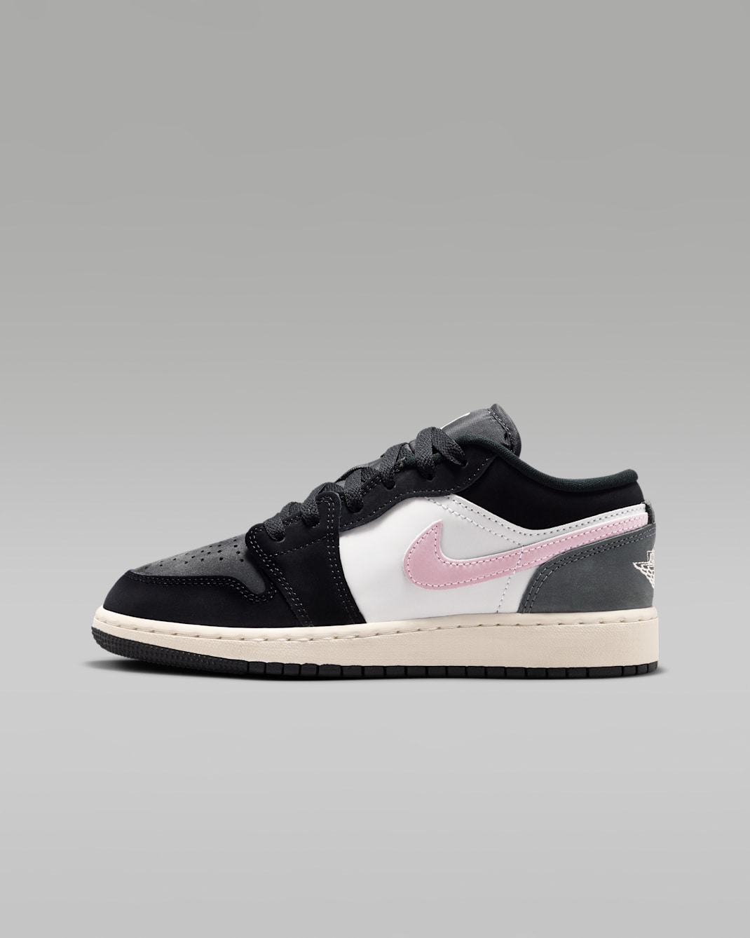 Air Jordan 1 Low SE cipő nagyobb gyerekeknek - Fekete/Iron Grey/Fehér/Iced Carmine