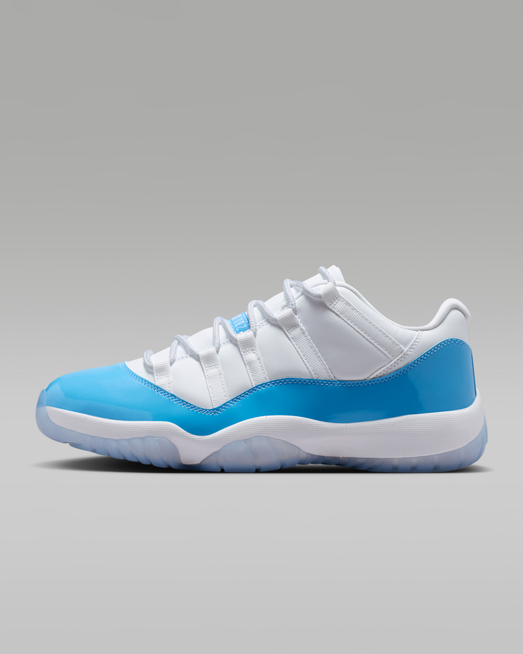 Air Jordan 11 Retro Low Tenis para hombre - Blanco/Negro/Azul universitario
