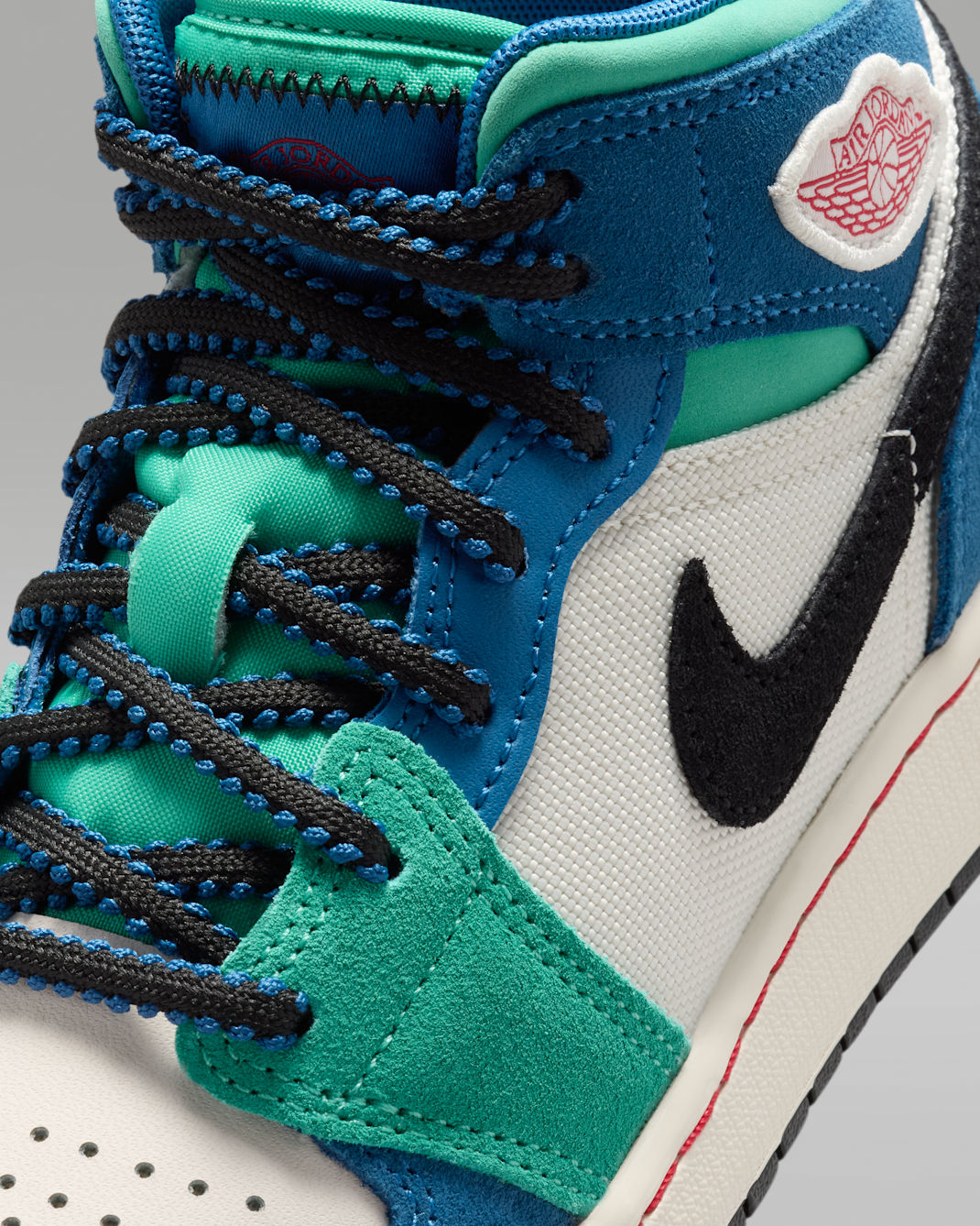 Air Jordan 1 Mid SE Big Kids' Shoes
