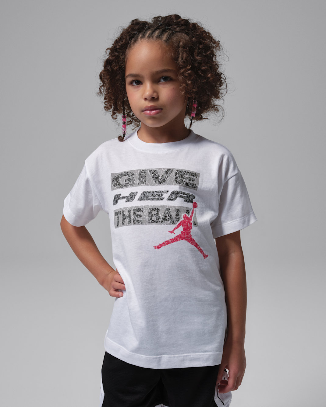 Playera "Give Her the Ball" para niños talla pequeña Jordan - Blanco