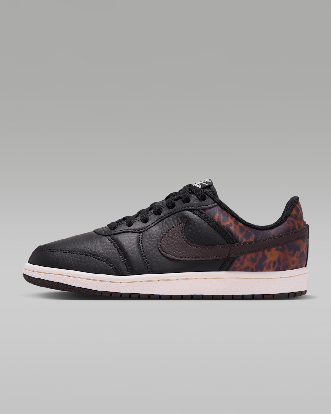 Air Jordan Skyline Low Women's Shoes - Black/Chalk/Velvet Brown