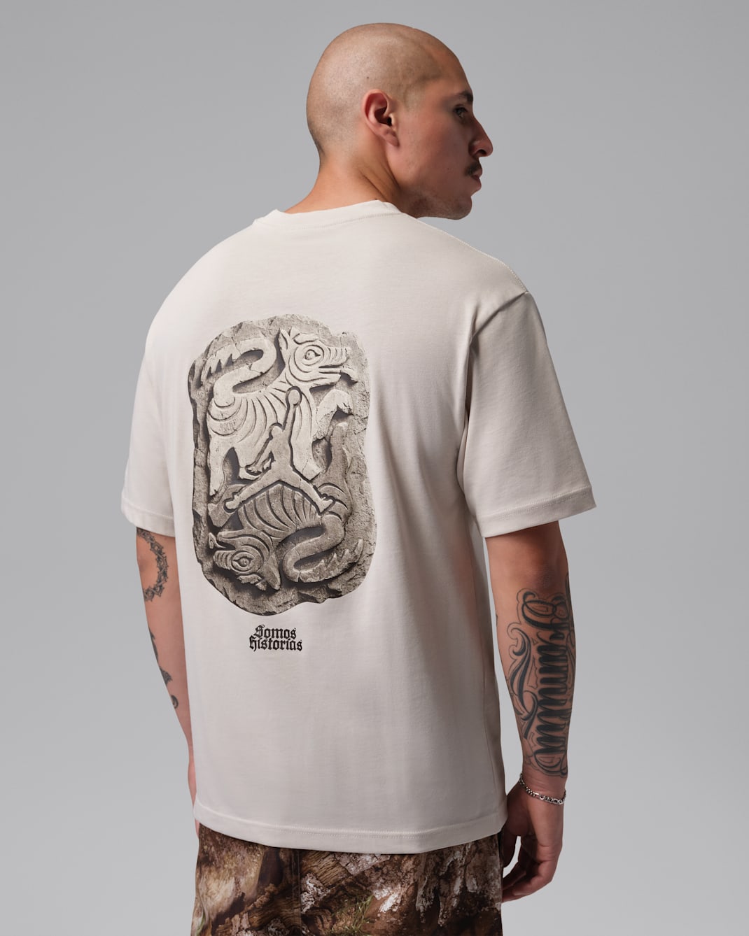 Playera para hombre Jordan Brooklyn Día de Muertos - Marrón verdoso claro
