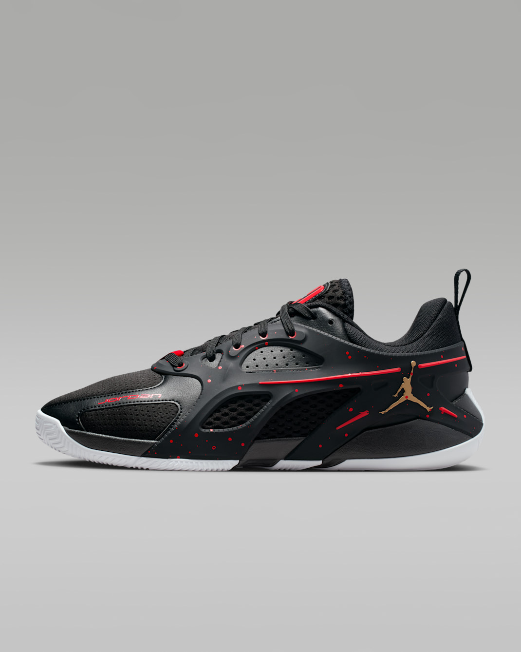 รองเท้าบาสเก็ตบอลผู้หญิง Jordan Heir Series - ดำ/University Red/Metallic Gold