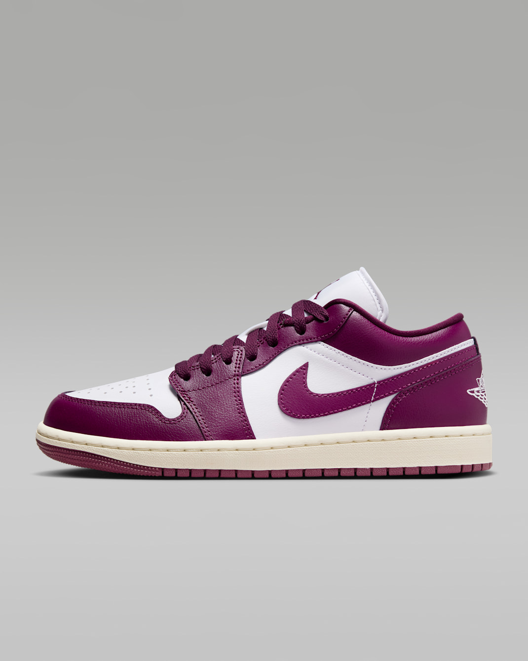 Tenis para mujer Air Jordan 1 Low - Blanco/Vela/Burdeos