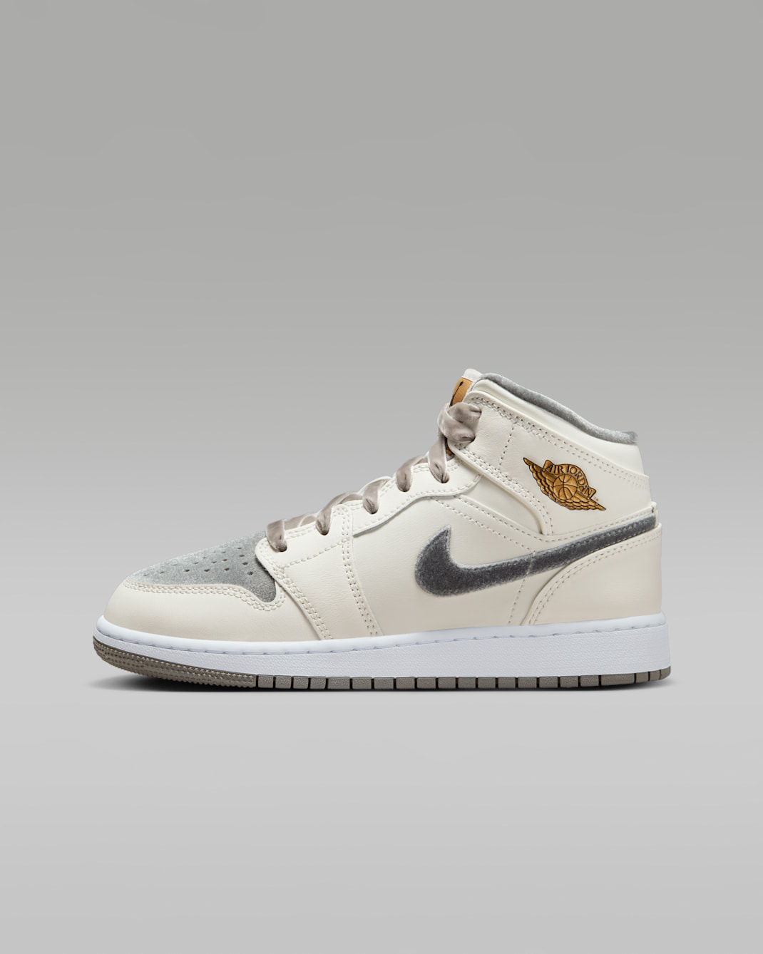 Air Jordan 1 Mid SE Genç Çocuk Ayakkabısı - Sail/Metallic Gold/Flat Pewter