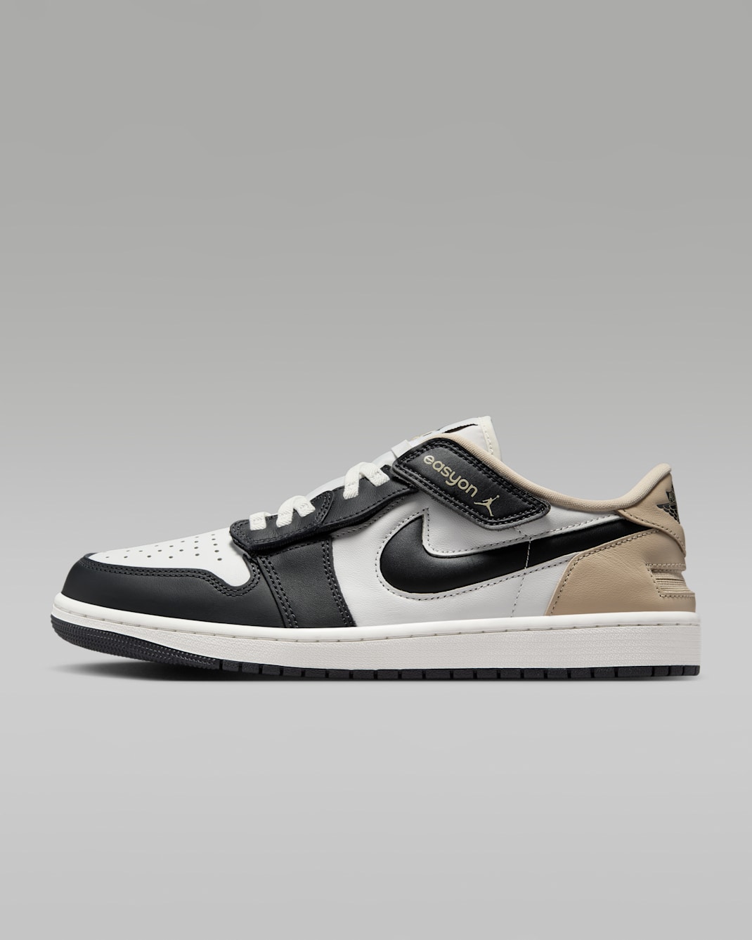 エア ジョーダン 1 LOW イージーオン メンズシューズ - サミットホワイト/ラタン/オフノワール