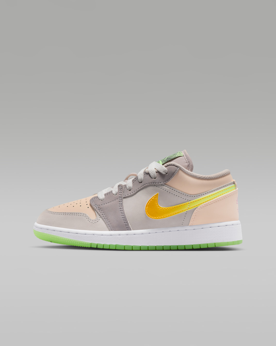 Tenis para niños grandes Air Jordan 1 Low Sneaker School - Arena desierto/Naranja ligero/Gris atmósfera/Multicolor