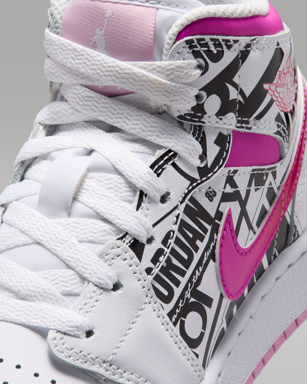 Air Jordan 1 Mid Big Kids' Shoes
