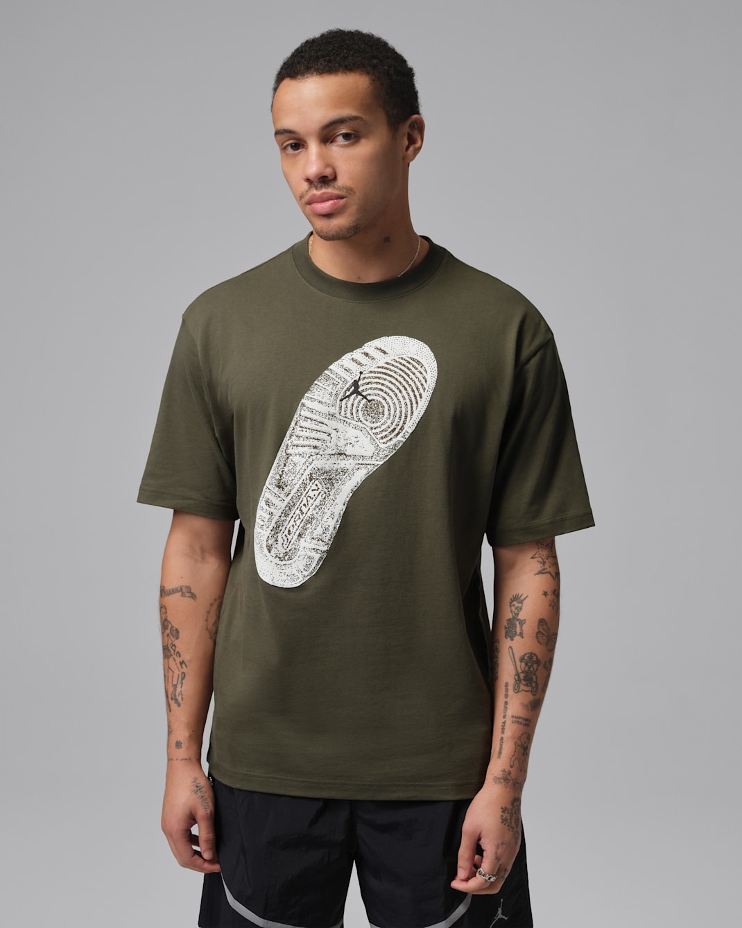 Jordan Brooklyn Men's Graphic T-Shirt - Cargo Khaki/Sail/Black
