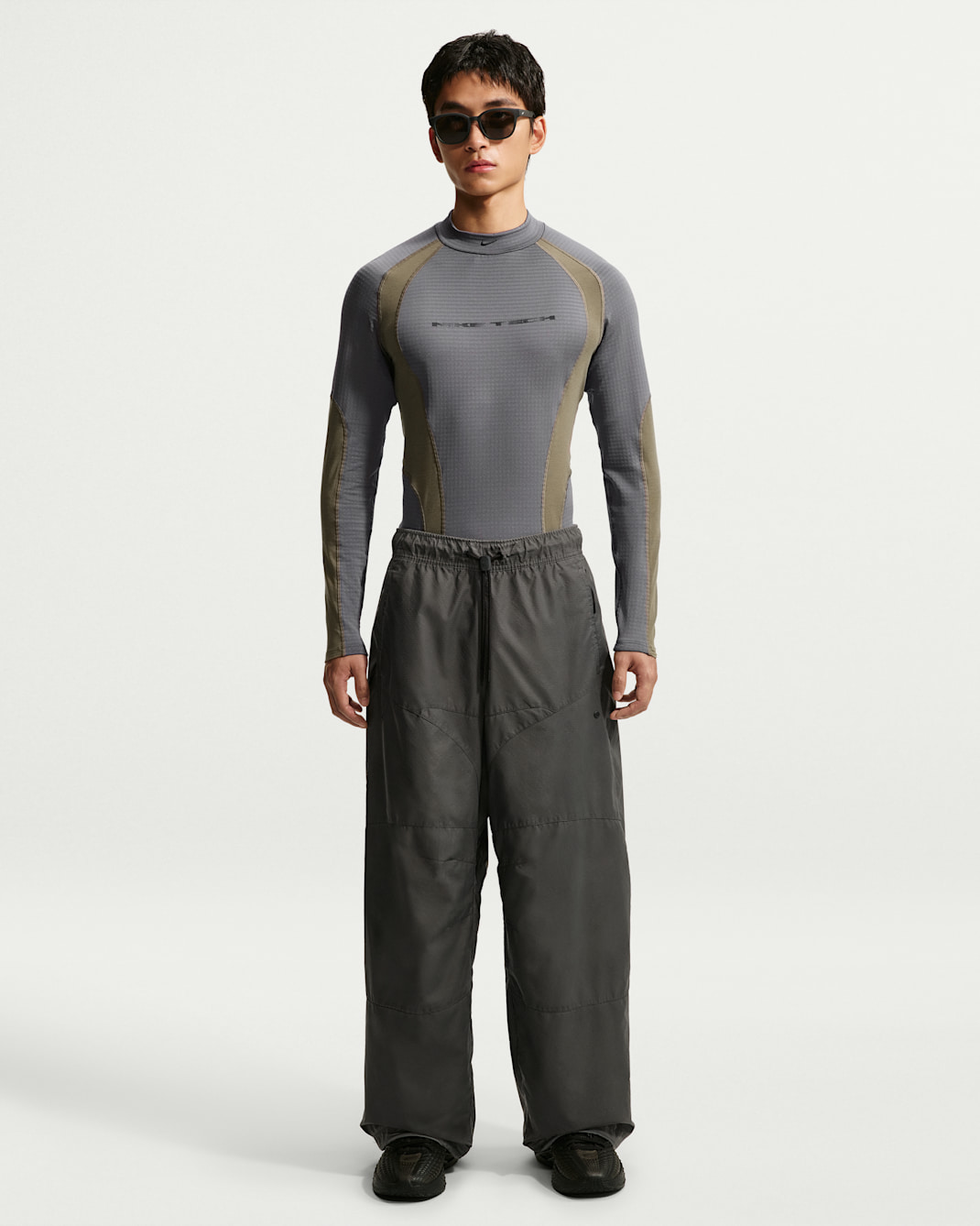 Nike Tech Men's Loose Reflective-Design Trousers - Black/Black